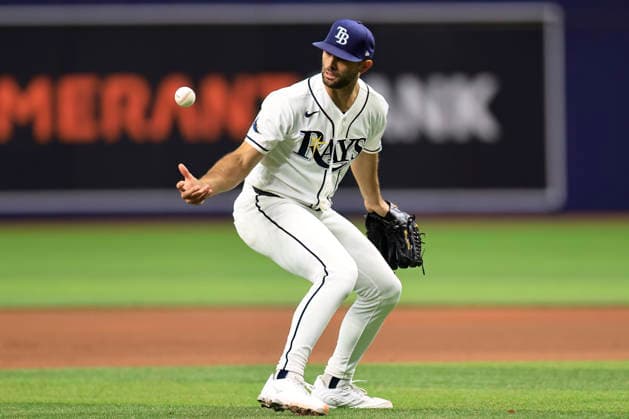 July 10, 2026, St. Petersburg, Florida, USA: Tampa Bay Rays pitcher Nick Martinez (28) fields a soft ground ball off the bat of Seattle Mariners first baseman Josh Naylor (12) and throws him out at first base during an MLB, Baseball Herren, USA game on July 10, 2026 at Tropicana Field. The Rays beat the Mariners 7-2. St. Petersburg USA - ZUMAh180 20260710_zsp_h180_097 Copyright: xKimxHukarix