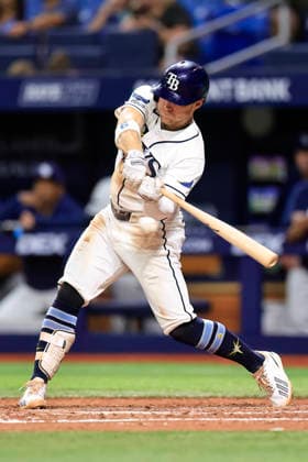 July 10, 2026, St. Petersburg, Florida, USA: Tampa Bay Rays shortstop Taylor Walls (6) hits a sacrifice fly to left field and scores left fielder Chandler Simpson (14) during an MLB, Baseball Herren, USA game against the Seattle Mariners on July 10, 2026 at Tropicana Field. The Rays beat the Mariners 7-2. St. Petersburg USA - ZUMAh180 20260710_zsp_h180_105 Copyright: xKimxHukarix