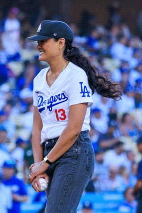 July 10, 2026, Los Angeles, California, USA: Autumn Durald Arkapaw throws the ceremonial first pitch prior to a a regular season MLB, Baseball Herren, USA game between the Los Angeles Dodgers and the Arizona Diamondbacks on Friday July 10, 2026 at Dodger Stadium in Los Angeles, California. Dodgers lose to Diamondbacks, 3-9. JAVIER ROJAS PI Los Angeles USA - ZUMAp124 20260710_zaa_p124_012 Copyright: xJavierxRojasx