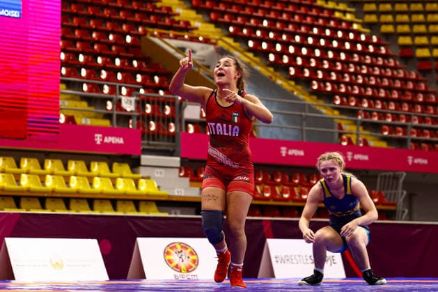 Ringen, U20 EM in Skopje U20 European Championships 57kg WW - Fabiana Rinella (ITA) df. Stella Hildur Soeroe (SWE) *** U20 European Championships, 57 kg Open Weight: Fabiana Rinella (ITA) def. Stella Hildur Soeroe (SWE) Copyright: xJakexKirkmanx xUnitedxWorldxWrestlingx Jake Kirkman United World Wrestling
