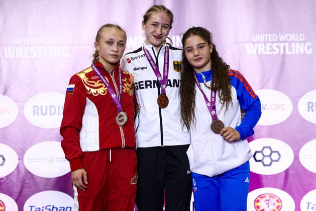 Ringen, U20 EM in Skopje U20 European Championships Podium 53kg WW - Silver: Ekaterina Chikanova (RUS), Bronze: Fiona Sophie Gasser (GER), Naomi Liuzzi (ITA) *** U20 European Championships Podium, 53kg Open Weight: Silver—Ekaterina Chikanova (RUS); Bronze—Fiona Sophie Gasser (GER) and Naomi Liuzzi (ITA) Copyright: xJakexKirkmanx xUnitedxWorldxWresx Jake Kirkman United World Wres