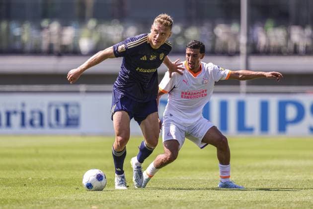 EINDHOVEN , 11-07-2026 , TenCate Stadion De Herdgang , season 2026 2027 , pre season , football , friendly match between PSV and Rakow Czestochowa picture shows Rakow Czestochowa Player Oskar Repka and PSV Player Couhaib Driouech PSV - Rakow Czestochowa (friendly)  x204976049x Copyright: