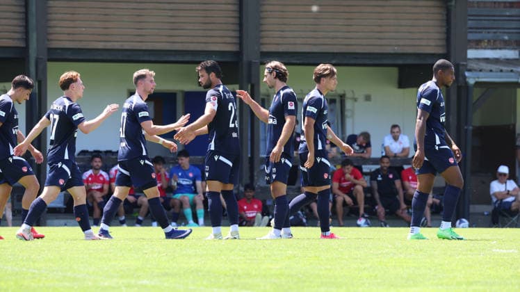 11.07.2026, xrekx, Fussball Testspiel, SV Elversberg - FC Thun v.l. Brighton Labeau (FC Thun) erzielt das Tor, Treffer, scores the goal zum 1:1 (DFL DFB REGULATIONS PROHIBIT ANY USE OF PHOTOGRAPHS as IMAGE SEQUENCES and or QUASI-VIDEO) Rust *** July 11, 2026, xrekx, Soccer friendly match, SV Elversberg vs. FC Thun vs. Brighton Labeau; FC Thun scores the goal, making the score 1–1. DFL and DFB regulations prohibit any use of photographs as image sequences and or quasi-video footage. Rust