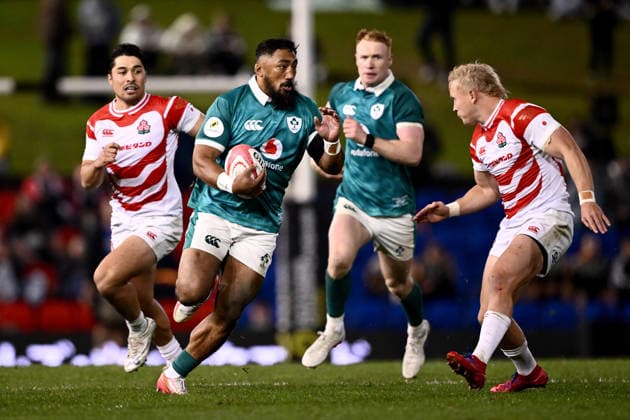 RUGBY JAPAN IRELAND, Bundee Aki of Ireland makes a break during the 2026 Nations Championship Rugby Test between Japan and Ireland at McDonald Jones Stadium in Newcastle, Saturday, July 11, 2026. ( NO ARCHIVING, EDITORIAL USE ONLY NEWCASTLE New South Wales Australia  Copyright: xDANxHIMBRECHTSx 20260711150208595438