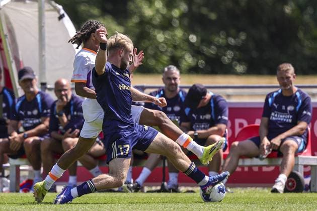 EINDHOVEN , 11-07-2026 , TenCate Stadion De Herdgang , season 2026 2027 , pre season , football , friendly match between PSV and Rakow Czestochowa picture shows PSV Player Gino Verhulst and Rakow Czestochowa Player Jakub Jedryka PSV - Rakow Czestochowa (friendly)  x204977591x Copyright: