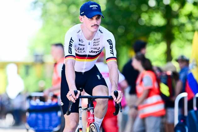 Tour de France 2026 Stage 8 BERGERAC, FRANCE - JULY 11 : Engelhardt Felix (GER) of Team Jayco AlUla before the start of the race during stage 8 of the 113rd edition of Tour de France an UCI World Tour 2.UWT cycling road race stage for Men Elite of 182 km with start in Perigueux and finish in Bergerac on July 11, 2026 in Bergerac, France, 11 07 2026 ( Motordriver Kurt Vandenborre - Bergerac France  Copyright: xPeterxDexVoechtx