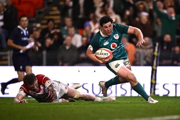 RUGBY JAPAN IRELAND, Tom Stewart of Ireland evades a tackle from Warner Dearns of Japan to score a try during the 2026 Nations Championship Rugby Test between Japan and Ireland at McDonald Jones Stadium in Newcastle, Saturday, July 11, 2026. ( NO ARCHIVING, EDITORIAL USE ONLY NEWCASTLE New South Wales Australia  Copyright: xDANxHIMBRECHTSx 20260711171053162530