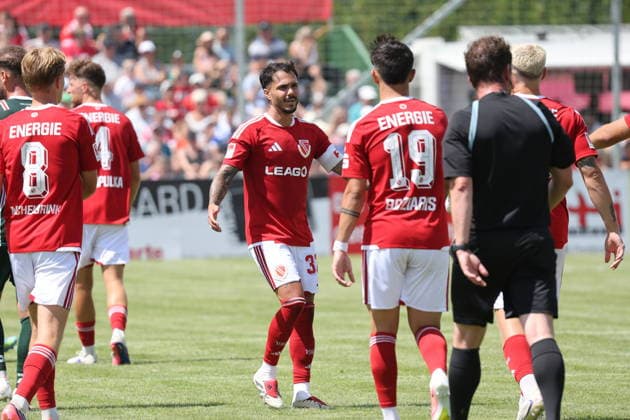 Cottbusder Torjubel Fussball Testspiel 2026 2027 FC Energie Cottbus - Hallescher FC *** Cottbus Goal Celebration Soccer Friendly Match 2026 2027 FC Energie Cottbus Hallescher FC