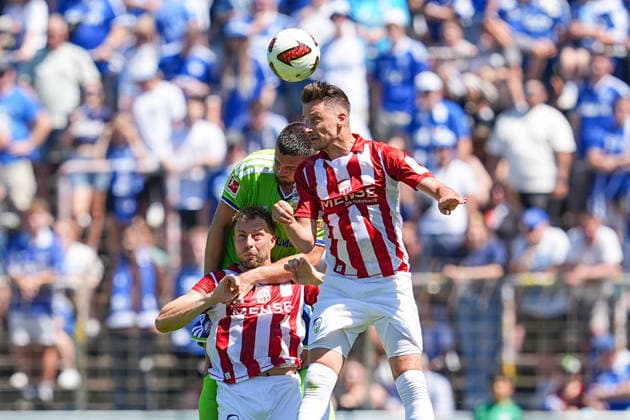 11.07.2026, xydrx, Fußball, Testspiel, FC Gütersloh - FC Schalke 04, Saison 2026 2027, Ohlendorf Stadion im Heidewald: Patrik Twardzik (FC Gütersloh, 18) und Julius Langfeld (FC Gütersloh, 10) im Zweikampf gegen Hasan Kurucay (FC Schalke 04, 4) DFB regulations prohibit any use of photographs as image sequences and or quasi-video. *** July 11, 2026, xydrx, soccer, friendly match, FC Gütersloh vs. FC Schalke 04, 2026–2027 season, Ohlendorf Stadium in Heidewald: Patrik Twardzik (FC Gütersloh, 18) and Julius Langfeld (FC Gütersloh, 10) in a tackle against Hasan Kurucay (FC Schalke 04, 4). DFB regulations prohibit any use of photographs as image sequences and or quasi-video. Copyright: HMBxMedia YannisxDreimann