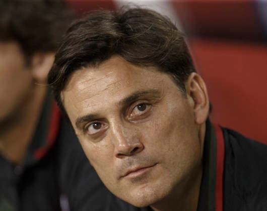 USA SOCCER INTERNATIONAL CHAMPIONS CUP FC Bayern Munich vs AC Milan epa05444949 AC Milan manager Vincenzo Montella looks out from the bench during the International Champions Cup match between AC Milan and FC Bayern Munich at Soldier Field in Chicago, Illinois, USA, 27 July 2016. CHICAGO United States  Copyright: xJOHNxGRESSx