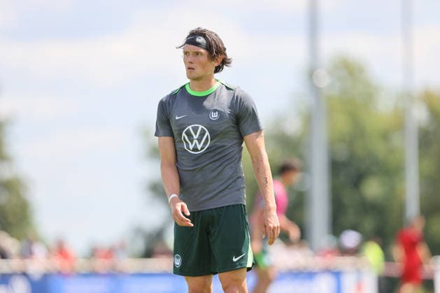 11.07.2026, xtgx, Fussball Testspiel, FSV Schöningen - VfL Wolfsburg emspor, v.l. Fabian Reese (Wolfsburg, 11) (DFL DFB REGULATIONS PROHIBIT ANY USE OF PHOTOGRAPHS as IMAGE SEQUENCES and or QUASI-VIDEO) Schöningen *** July 11, 2026, xtgx, soccer friendly match, FSV Schöningen vs. VfL Wolfsburg emspor, from left: Fabian Reese (Wolfsburg), 11 DFL DFB REGULATIONS PROHIBIT ANY USE OF PHOTOGRAPHS as IMAGE SEQUENCES and or QUASI-VIDEO Schöningen