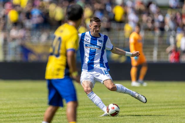 GER, Leipzig, Fussball, Testspiel, 1. FC Lokomotive Leipzig vs. Hertha BSC im Bild v.l.: Niklas Kolbe (Hertha BSC 27), Aktion mit Ball 11.07.2026, Bruno-Plache Stadion Leipzig DFB REGULATIONS PROHIBIT ANY USE OF PHOTOGRAPHS AS IMAGE SEQUENCES AND OR QUASI-VIDEO, *** GER, Leipzig, Soccer, Friendly Match, 1 FC Lokomotive Leipzig vs. Hertha BSC (pictured, from left): Niklas Kolbe (Hertha BSC, 27), in action with the ball, July 11, 2026, Bruno Plache Stadium, Leipzig. DFB regulations prohibit any use of photographs as image sequences and or quasi-video, Copyright: HMBxMedia PaulxFritz