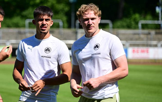 11.07.2026 - Fussball - Saison 2026 2027 - Testspiel Freundschaftsspiel - FC Eintracht Bamberg - SpVgg Greuther Fürth ( Kleeblatt ) - - Sportfoto Zink - xwoxzix - regulations prohibit any use of photographs as image sequences and or quasi-video - only for editorial use - Aaron Keller (11, SpVgg Greuther Fürth ) Silas Prüfrock (43, SpVgg Greuther Fürth ) *** July 11, 2026 Soccer Season 2026–2027 Exhibition Match Friendly Match FC Eintracht Bamberg vs. SpVgg Greuther Fürth Kleeblatt Sports Photo by Zink xwoxzix; regulations prohibit any use of photographs as image sequences and or quasi-video; for editorial use only. Aaron Keller 11, SpVgg Greuther Fürth; Silas Prüfrock 43, SpVgg Greuther Fürth