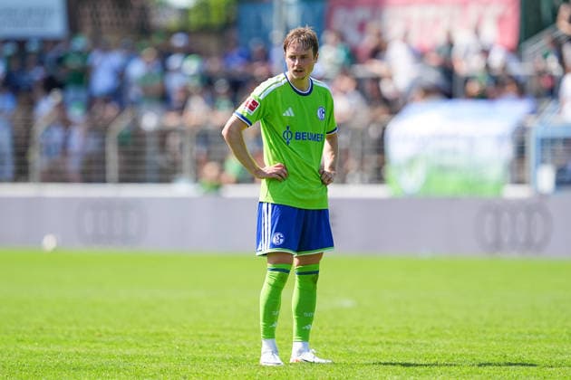 11.07.2026, xydrx, Fußball, Testspiel, FC Gütersloh - FC Schalke 04, Saison 2026 2027, Ohlendorf Stadion im Heidewald: Finn Porath (FC Schalke 04, 27) enttäuscht vom SPielverlauf DFB regulations prohibit any use of photographs as image sequences and or quasi-video. *** July 11, 2026, xydrx, soccer, friendly match, FC Gütersloh vs. FC Schalke 04, 2026–2027 season, Ohlendorf Stadium in Heidewald, Finn Porath, FC Schalke 04, 27, disappointed with how the game went. DFB regulations prohibit any use of photographs as image sequences and or quasi-video. Copyright: HMBxMedia YannisxDreimann