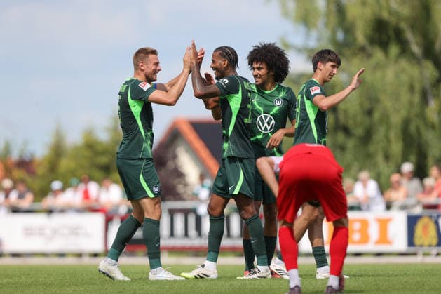 11.07.2026, xtgx, Fussball Testspiel, FSV Schöningen - VfL Wolfsburg emspor, v.l. Cleiton (Wolfsburg, 33) Jubel, Torjubel, jubelt ueber das Tor, celebrate the goal, celebration (DFL DFB REGULATIONS PROHIBIT ANY USE OF PHOTOGRAPHS as IMAGE SEQUENCES and or QUASI-VIDEO) Schöningen *** July 11, 2026, xtgx, soccer friendly, FSV Schöningen vs. VfL Wolfsburg, from left: Cleiton (Wolfsburg), 33, cheering, Goal celebration, celebrating the goal, DFL and DFB regulations prohibit any use of photographs as image sequences and or quasi-video Schöningen