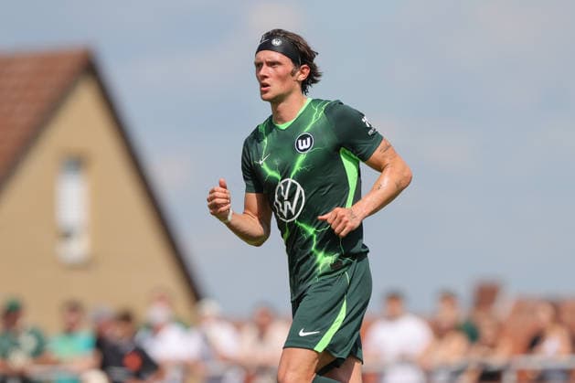 11.07.2026, xtgx, Fussball Testspiel, FSV Schöningen - VfL Wolfsburg emspor, v.l. Fabian Reese (Wolfsburg, 11) (DFL DFB REGULATIONS PROHIBIT ANY USE OF PHOTOGRAPHS as IMAGE SEQUENCES and or QUASI-VIDEO) Schöningen *** July 11, 2026, xtgx, soccer friendly match, FSV Schöningen vs. VfL Wolfsburg emspor, from left: Fabian Reese (Wolfsburg), 11 DFL DFB REGULATIONS PROHIBIT ANY USE OF PHOTOGRAPHS as IMAGE SEQUENCES and or QUASI-VIDEO Schöningen