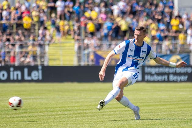 GER, Leipzig, Fussball, Testspiel, 1. FC Lokomotive Leipzig vs. Hertha BSC im Bild v.l.: Niklas Kolbe (Hertha BSC 27), Aktion mit Ball 11.07.2026, Bruno-Plache Stadion Leipzig DFB REGULATIONS PROHIBIT ANY USE OF PHOTOGRAPHS AS IMAGE SEQUENCES AND OR QUASI-VIDEO, *** GER, Leipzig, Soccer, Friendly Match, 1 FC Lokomotive Leipzig vs. Hertha BSC (pictured, from left): Niklas Kolbe (Hertha BSC, 27), in action with the ball, July 11, 2026, Bruno Plache Stadium, Leipzig. DFB regulations prohibit any use of photographs as image sequences and or quasi-video, Copyright: HMBxMedia PaulxFritz