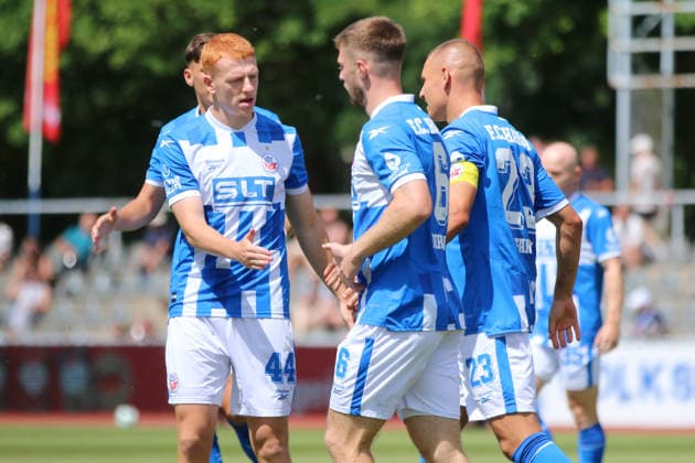11.07.2026 Fußball Herren 2026 2027 Testspiel FC Hansa Rostock - Hvidovre IF Volksparkstadion Neuruppin Tim Krohn (Rostock, 44, blau) beim Torjubel nach dem 1:0. Neuruppin Brandenburg Deutschland *** July 11, 2026 Men s Soccer 2026–2027 Friendly Match FC Hansa Rostock vs. Hvidovre IF at Volksparkstadion, Neuruppin; Tim Krohn (Rostock), 44, in blue, celebrating a goal after the 1–0 win in Neuruppin, Brandenburg, Germany