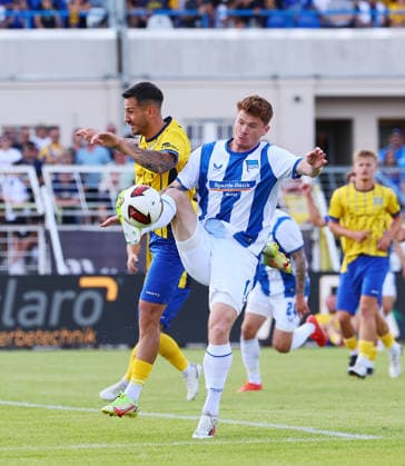 Lok Leipzig - Hertha BSC Testspiel Leipzig, 11.07.2026, Bruno-Plache-Stadion, Fussball, Testspiel , 1. FC Lok Leipzig vs. Hertha BSC Berlin , Im Bild v.l.: Filip Kusic (36, Lok) und Sebastian Grönning (17, Hertha) , Nur für journalistische Zwecke. Only for editorial use! , *** Lok Leipzig vs. Hertha BSC Friendly Match, Leipzig, July 11, 2026, Bruno Plache Stadium, Soccer, Friendly Match, 1 FC Lok Leipzig vs. Hertha BSC Berlin, Pictured from left: Filip Kusic (36), Lok, and Sebastian Grönning (17), Hertha, For editorial use only, Picture Point