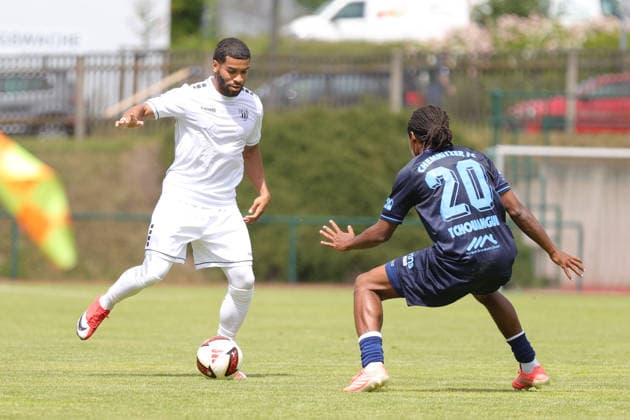 11.07.2026, Fussball, Saison 2026 2027, Testspiel: Chemnitzer FC - FC Schweinfurt 05 Von links: Jason Prodanovic (FC Schweinfurt 05, 17) gegen Ken Tchouangue (Chemnitzer FC, 20) Frankenberg Jahnkampfbahn Sachsen Deutschland *** July 11, 2026, Soccer, 2026–2027 season, Friendly Match: Chemnitzer FC vs. FC Schweinfurt 05. From left: Jason Prodanovic (FC Schweinfurt 05, No. 17) against Ken Tchouangue (Chemnitzer FC), 20 Frankenberg Jahnkampfbahn, Saxony, Germany