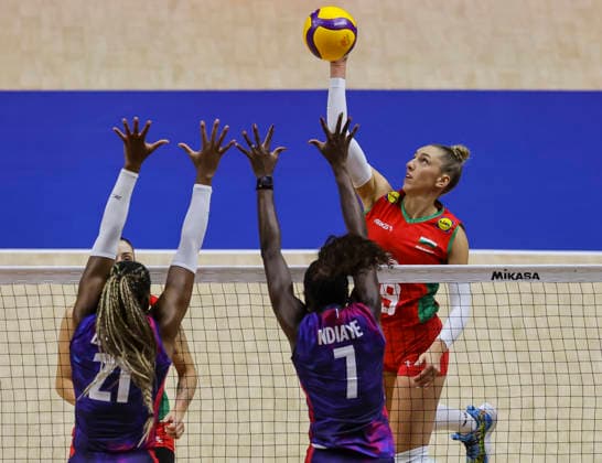 Women™s Volleyball Nations League - Belgrade 2026 Bulgaria s Aleksandra Milanova spikes the ball against France s Iman Ndiaye and France s Eva Elouga during the Women™s Volleyball Nations League Pool 7 match between France and Bulgaria at Belgrade Arena on July 11, 2026 in Belgrade, Serbia. Belgrade Serbia Copyright: xSrdjanxStevanovicx x
