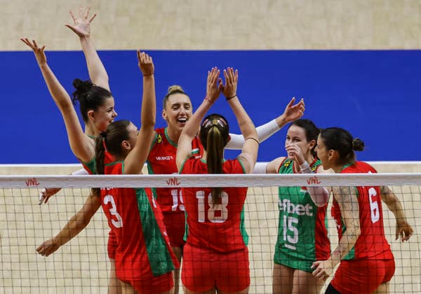 WomenÕs Volleyball Nations League - Belgrade 2026 Players of Bulgaria react during the WomenÕs Volleyball Nations League Pool 7 match between France and Bulgaria at Belgrade Arena on July 11, 2026 in Belgrade, Serbia. Belgrade Serbia Copyright: xSrdjanxStevanovicx x