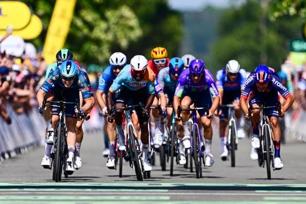 Tour de France 2026 Stage 8 BERGERAC, FRANCE - JULY 11 : Merlier Tim (BEL) of Soudal Quick Step in the final sprint during stage 8 of the 113rd edition of Tour de France an UCI World Tour 2.UWT cycling road race stage for Men Elite of 182 km with start in Perigueux and finish in Bergerac on July 11, 2026 in Bergerac, France, 11 07 2026 ( Motordriver Kurt Vandenborre - Bergerac France  Copyright: xPeterxDexVoechtx