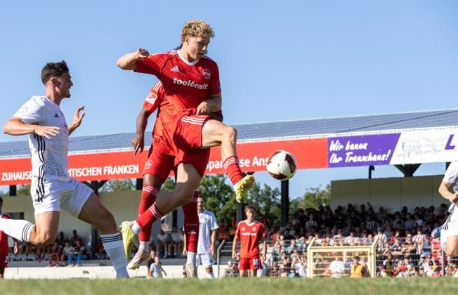 11.07.2026 - Fussball - Saison 2026 2027 - Testspiel Freundschaftsspiel Vorbereitungsspiel: SpVgg Ansbach 09 - 1. FC Nürnberg Nuernberg FCN ( Club ) - Sportfoto Zink DaMa - xdaxmax - Tor Treffer Torschuß zum 0:1 - Torschütze Piet Scobel (19, 1. FC Nürnberg FCN ) *** July 11, 2026 Soccer Season 2026–2027 Exhibition Match Friendly Match Preseason Match SpVgg Ansbach 09 vs. 1 FC Nürnberg Nuremberg FCN Club Sports Photo Zink DaMa xdaxmax Goal, Shot on Goal for the 0–1 TGoal scorer Piet Scobel 19, 1 FC Nürnberg FCN