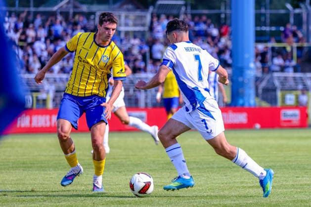 Josip Brekalo (Hertha BSC, 07) am Ball , 1. FC Lokomotive Leipzig vs Hertha BSC Berlin, Fussball, Testspiel, Saison 2026 27, 11.07.2026,¨ DFL REGULATIONS PROHIBIT ANY USE OF PHOTOGRAPHS AS IMAGE SEQUENCES AND OR QUASI-VIDEO,¨ 1. FC Lokomotive Leipzig vs Hertha BSC Berlin, Fussball, Testspiel, Saison 2026 27, 11.07.2026 Leipzig *** Josip Brekalo, Hertha BSC, 07 on the ball, 1 FC Lokomotive Leipzig vs. Hertha BSC Berlin, soccer, friendly match, 2026–27 season, July 11, 2026, DFL regulations prohibit any use of photographs as image sequences and or quasi-video, 1 FC Lokomotive Leipzig vs. Hertha BSC Berlin, soccer, friendly match, 2026–27 season, July 11, 2026, Leipzig Copyright: xEibner-Pressefoto LauraxRoemerx EP_LRR