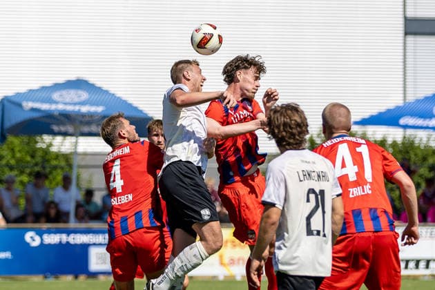 Kopfballduell Adam Koelle (FC Heidenheim, 28) Mimik, GER, SGM Langenau vs. 1.FC Heidenheim, Fussball, Testspiel, Saison 2026 2027, 11.07.2026, DFL DFB REGULATIONS PROHIBIT ANY USE OF PHOTOGRAPHS AS IMAGE SEQUENCES AND OR QUASI-VIDEO, GER, SGM Langenau vs. 1.FC Heidenheim, Fussball, Testspiel, Saison 2026 2027, 11.07.2026 Langenau *** Heading duel: Adam Koelle, FC Heidenheim, 28, facial expression, GER, SGM Langenau vs. 1 FC Heidenheim, soccer, friendly match, 2026–2027 season, July 11, 2026, DFL and DFB regulations prohibit any use of photographs as image sequences and or quasi-video, GER, SGM Langenau vs. 1 FC Heidenheim, soccer, friendly match, 2026–2027 season, July 11, 2026, Langenau Copyright: xEibner-Pressefoto JanixPlessx EP_JPL