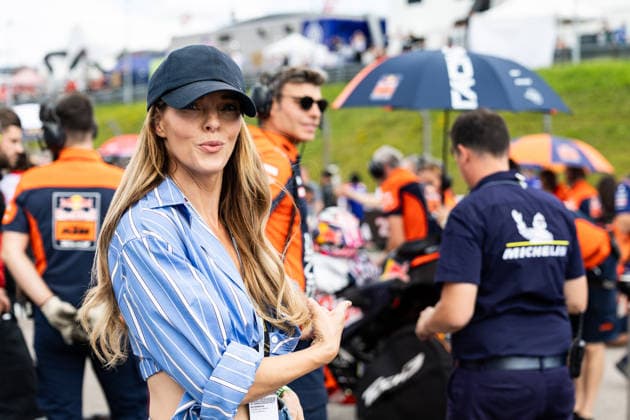 GER, Großer Preis von Deutschland, MotoGP. 11. Lauf, FIM Motorrad-Weltmeisterschaft. 11.07.2026, Sachsenring, Hohenstein-Ernstthal, GER, Großer Preis von Deutschland, MotoGP. 11. Lauf, FIM Motorrad-Weltmeisterschaft. Yvonne Catterfeld, Sängerin und Schauspielerin Â Foto: Alexander Trienitz Hohenstein-Ernstthal Sachsenring Sachsen Deutschland *** GER, German Grand Prix, MotoGP Round 11, FIM Motorcycle World Championship, July 11, 2026, Sachsenring, Hohenstein Ernstthal, GER, German Grand Prix, MotoGP Round 11, FIM Motorcycle World Championship Yvonne Catterfeld, singer and actress. Photo by Alexander Trienitz. Hohenstein Ernstthal, Sachsenring, Saxony, Germany