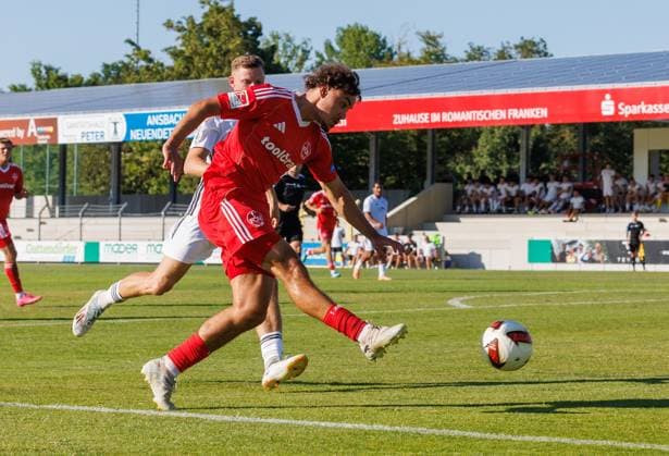 11.07.2026 - Fussball - Saison 2026 2027 - Testspiel Freundschaftsspiel Vorbereitungsspiel: SpVgg Ansbach 09 - 1. FC Nürnberg Nuernberg FCN ( Club ) - Sportfoto Zink DaMa - xdaxmax - Rafael Lubach (18, 1. FC Nürnberg FCN ) mit Torschuss *** July 11, 2026 Soccer Season 2026–2027 Exhibition Match Friendly Match Preseason Match SpVgg Ansbach 09 vs. 1 FC Nürnberg (Nürnberg FCN) Club Sports Photo Zink DaMa xdaxmax Rafael Lubach 18, 1 FC Nürnberg FCN taking a shot on goal