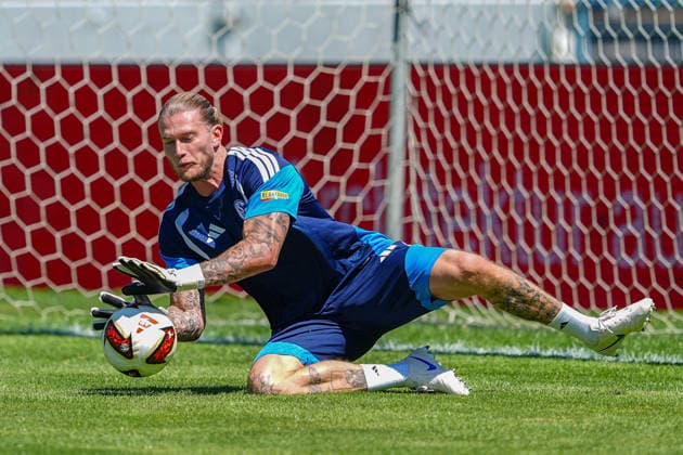 11.07.2026, xydrx, Fußball, Testspiel, FC Gütersloh - FC Schalke 04, Saison 2026 2027, Ohlendorf Stadion im Heidewald: Loris Karius (FC Schalke 04, 1) DFB regulations prohibit any use of photographs as image sequences and or quasi-video. *** July 11, 2026, xydrx, soccer, friendly match, FC Gütersloh vs. FC Schalke 04, 2026–2027 season, Ohlendorf Stadium in Heidewald, Loris Karius, FC Schalke 04, 1 DFB regulations prohibit any use of photographs as image sequences and or quasi-video Copyright: HMBxMedia YannisxDreimann