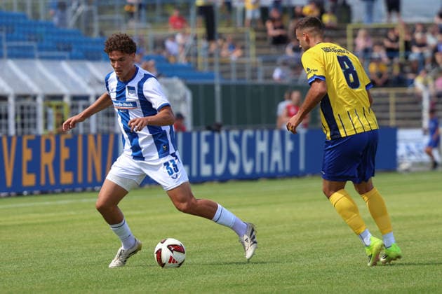 Deutschland: Freundschaftsspiel 2026 - 2027, Lok Leipzig gegen Hertha BSC , Bruno-Plache-Stadion (Leipzig): Soufian Gouram (Hertha BSC, 33) am Ball *** Germany Friendly Match 2026 2027, Lok Leipzig vs. Hertha BSC, Bruno Plache Stadium, Leipzig; Soufian Gouram, Hertha BSC, No. 33 on the ball Copyright: xLucasxWalterx