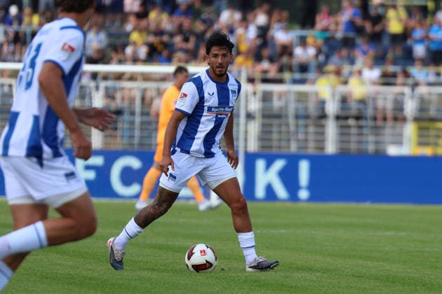 Deutschland: Freundschaftsspiel 2026 - 2027, Lok Leipzig gegen Hertha BSC , Bruno-Plache-Stadion (Leipzig): Kevin Sessa (Hertha BSC, 8) am Ball *** Germany Friendly Match 2026 2027, Lok Leipzig vs. Hertha BSC, Bruno Plache Stadium, Leipzig; Kevin Sessa, Hertha BSC, 8 on the ball Copyright: xLucasxWalterx