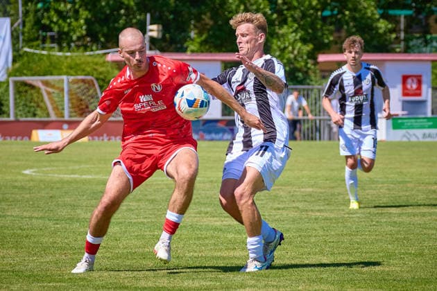 Zweikampf zwischen Nils Staiger (1. FC Normannia Gmuend, 03) und Benjamin Kindsvater (VfR Aalen, 11) GER, 1. FC Normannia Gmuend vs. VfR Aalen, Fussball, Freundschaftsspiel, Herren, 11.07.2026 GER, 1. FC Normannia Gmuend vs. VfR Aalen, Fussball, Freundschaftsspiel, Herren, 11.07.2026 Schwaebisch Gmünd *** Tackle between Nils Staiger (1 FC Normannia Gmünd, 03) and Benjamin Kindsvater (VfR Aalen, 11) GER, 1 FC Normannia Gmünd vs. VfR Aalen, Soccer, Friendly Match, Men s, July 11, 2026 GER, 1 FC Normannia Gmünd vs. VfR Aalen, soccer, friendly match, men’s, July 11, 2026 Schwäbisch Gmünd Copyright: xEibner-Pressefoto GeraldxOelze-dexStoppanyx EP_ODS