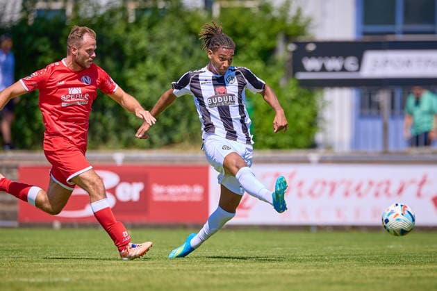 Calvin Koerner (1. FC Normannia Gmuend, 23), Melvin Onos (VfR Aalen, 40) GER, 1. FC Normannia Gmuend vs. VfR Aalen, Fussball, Freundschaftsspiel, Herren, 11.07.2026 GER, 1. FC Normannia Gmuend vs. VfR Aalen, Fussball, Freundschaftsspiel, Herren, 11.07.2026 Schwaebisch Gmünd *** Calvin Koerner, 1 FC Normannia Gmünd, 23; Melvin Onos, VfR Aalen, 40 GER; 1 FC Normannia Gmünd vs. VfR Aalen, Soccer, Friendly Match, Men s, July 11, 2026 GER, 1 FC Normannia Gmünd vs. VfR Aalen, Soccer, Friendly Match, Men s, July 11, 2026 Schwäbisch Gmünd Copyright: xEibner-Pressefoto GeraldxOelze-dexStoppanyx EP_ODS