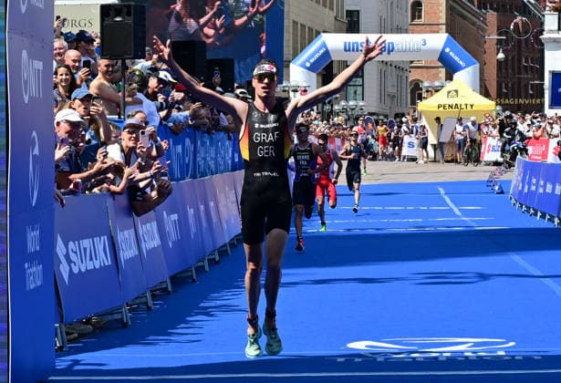 11.07.2026, GER, Triathlon, Hamburg Wasser World Triathlon, Elite, Maenner, Hamburg Drittplatzierter Henry Graf (GER) beim Zieleinlauf *** July 11, 2026, GER, Triathlon, Hamburg Wasser World Triathlon, Elite, Men, Henry Graf (GER), who finished third, crossing the finish line in Hamburg nordphotoxGmbH xWitke nph00002