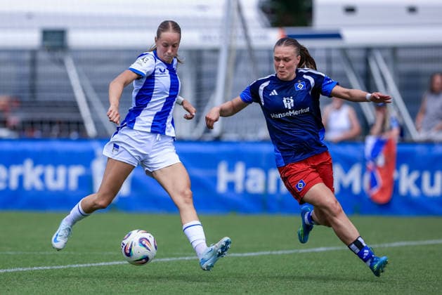 v.li.: Elfie Wellhausen (Hertha BSC, 11) und Annaleen Böhler (Hamburger SV, HSV, 6) im Zweikampf, Duell, Dynamik, Aktion, Action, Spielszene, 11.07.2026, Hamburg (Deutschland), Fussball, Testspiel Frauen, Hamburger SV - Hertha BSC *** From left: Elfie Wellhausen (Hertha BSC), 11, and Annaleen Böhler (Hamburger SV, HSV), 6, in a one-on-one battle, duel, dynamic moment, action, game scene, July 11, 2026, Hamburg, Germany, soccer, women’s friendly match, Hamburger SV vs. Hertha BSC xobx