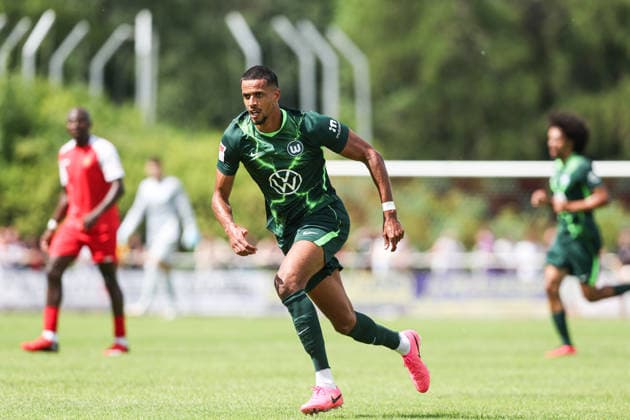 Robert Glatzel (VfL Wolfsburg) - Testspiel Sommervorbereitung Fussball Saison 2026-2027 FSV Schöningen vs. VfL Wolfsburg im Elmstadion in Schöningen - Aktion,Fussball,Deutschland,Mann,Männer,11.07.2026 *** Robert Glatzel, VfL Wolfsburg, Friendly Match, Summer Training, Soccer, 2026–2027 Season, FSV Schöningen vs. VfL Wolfsburg at Elmstadion in Schöningen, Action, Soccer, Germany, Man, Men, July 11, 2026