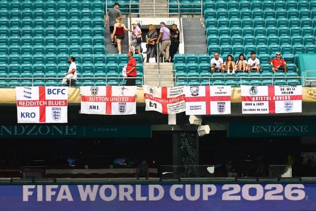EFL club flags amongst the England fans England v Norway, 2026 FIFA World Cup, WM, Weltmeisterschaft, Fussball Quarter-final, Football, Miami Stadium, Miami, Florida, USA - 11 Jul 2026Miami Miami Stadium Florida (FL) United States of America  Copyright: xMichaelxZemanek Shutterstockx 16986212a
