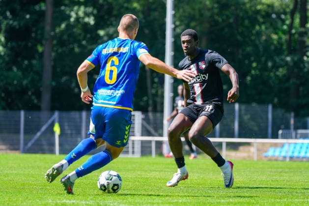 Deutschland: Fussball Regionalliga, 3. Liga, Saison 2026 27, Testspiel, SV Atlas Delmenhorst vs TSV Havelse, 11.07.2026, Städtisches Stadion an der Düsternortstraße (Delmenhorst, Niedersachsen) Kwasi Wriedt (TSV Havelse, 11) Yehor Melenivskyi (SV Atlas Delmenhorst, 6) *** German Regional League (3rd Division), 2026–27 Season, Friendly Match, SV Atlas Delmenhorst vs. TSV Havelse, July 11, 2026, Municipal Stadium on Düsternortstraße, Delmenhorst, Lower Saxony; Kwasi Wriedt (TSV Havelse), 11; Yehor Melenivskyi (SV Atlas Delmenhorst), 6 Copyright: xLeonxFrickx