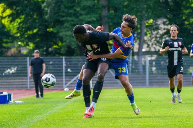 Deutschland: Fussball Regionalliga, 3. Liga, Saison 2026 27, Testspiel, SV Atlas Delmenhorst vs TSV Havelse, 11.07.2026, Städtisches Stadion an der Düsternortstraße (Delmenhorst, Niedersachsen) Amin Muja (SV Atlas Delmenhorst, 33) *** German Regional League (3rd Division), 2026–27 Season, Friendly Match, SV Atlas Delmenhorst vs. TSV Havelse, July 11, 2026, Municipal Stadium on Düsternortstraße, Delmenhorst, Lower Saxony; Amin Muja, SV Atlas Delmenhorst, 33 Copyright: xLeonxFrickx