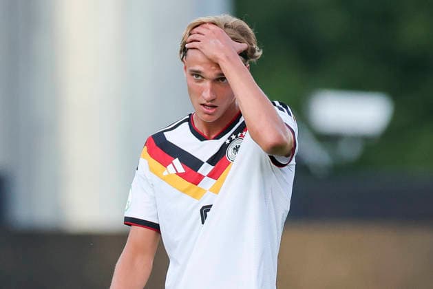 Luis Engelns (Germany) schaut enttaeuscht, UEFA European Under-19 Championship 2026 Final, Spain v Germany, Racecourse Ground am 11. July 2026 in Wrexham, Vereinigtes Königreich. (Foto von Marco Steinbrenner DeFodi Images) Luis Engelns (Germany) looks dejected, UEFA European Under-19 Championship 2026 Final, Spain v Germany, Racecourse Ground, July 11, 2026 in Wrexham, United Kingdom. (Photo by Marco Steinbrenner DeFodi Images) - *** Luis Engelns of Germany looks disappointed, 2026 UEFA European Under-19 Championship Final, Spain vs. Germany, Racecourse Ground on July 11, 2026, in Wrexham, United Kingdom Photo by Marco Steinbrenner DeFodi Images Luis Engelns Germany looks dejected, UEFA European Under-19 Championship 2026 Final, Spain vs. Germany, Racecourse Ground, July 11, 2026, in Wrexham, United Kingdom. Photo by Marco Steinbrenner, DeFodi Images