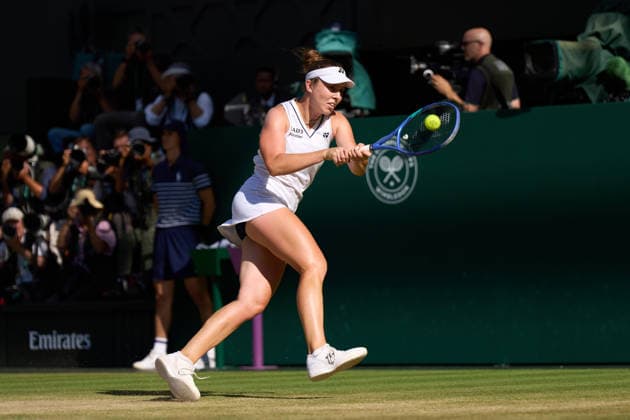 2026 Wimbledon, July 11, Ladies Final LONDON, - JULY 11: Linda Noskova of the Czech Republic plays a shot against Karolina Muchova of the Czech Republic during the 2026 Wimbledon, July 11, Ladies Final at The all England club, Wimbledon on July 11, 2026 in London, GBR. London The all England club, Wimbledon GBR Copyright: xPeterxvanxdenxBerg ISIxPhotosx 9498