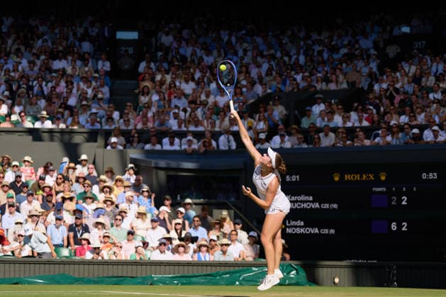 2026 Wimbledon, July 11, Ladies Final LONDON, - JULY 11: Linda Noskova of the Czech Republic serves the ball against Karolina Muchova of the Czech Republic during the 2026 Wimbledon, July 11, Ladies Final at The all England club, Wimbledon on July 11, 2026 in London, GBR. London The all England club, Wimbledon GBR Copyright: xPeterxvanxdenxBerg ISIxPhotosx 9498