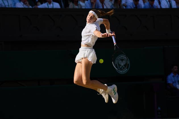 2026 Wimbledon, July 11, Ladies Final LONDON, - JULY 11: Karolina Muchova of the Czech Republic jumps high for a defensive shot against Linda Noskova of the Czech Republic during the 2026 Wimbledon, July 11, Ladies Final at The all England club, Wimbledon on July 11, 2026 in London, GBR. London The all England club, Wimbledon GBR Copyright: xPeterxvanxdenxBerg ISIxPhotosx 9498