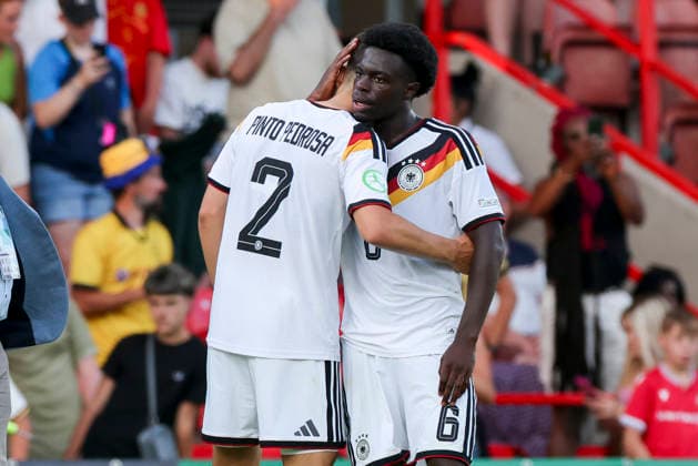 Rafael Pinto Pedrosa (Germany) und Boris Lum (Germany) schauen enttaeuscht, UEFA European Under-19 Championship 2026 Final, Spain v Germany, Racecourse Ground am 11. July 2026 in Wrexham, Vereinigtes Königreich. (Foto von Marco Steinbrenner DeFodi Images) Rafael Pinto Pedrosa (Germany) und Boris Lum (Germany) look dejected, UEFA European Under-19 Championship 2026 Final, Spain v Germany, Racecourse Ground, July 11, 2026 in Wrexham, United Kingdom. (Photo by Marco Steinbrenner DeFodi Images) - *** Rafael Pinto Pedrosa (Germany) and Boris Lum (Germany) look disappointed, 2026 UEFA European Under-19 Championship Final, Spain vs. Germany, Racecourse Ground on July 11, 2026, in Wrexham, United Kingdom. Photo by Marco Steinbrenner, DeFodi Images. Rafael Pinto Pedrosa (Germany) and Boris Lum (Germany) look dejected, UEFA European Under-19 Championship 2026 Final, Spain vs. Germany, Racecourse Ground, July 11, 2026, in Wrexham, United Kingdom. Photo by Marco Steinbrenner, DeFodi Images