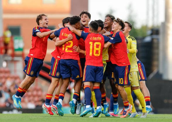 Wrexham, Wales, 11th July 2026. Players Spain celebrate the full time result after they win the UEFA European U19 Championship following the Spain U19 vs Germany U19 UEFA European U19 Championship Final match at The Racecourse, Wrexham. Picture credit should read: Cody Froggatt Sportimage EDITORIAL USE ONLY. No use with unauthorised audio, video, data, fixture lists, club league logos or live services. Online in-match use limited to 120 images, no video emulation. No use in betting, games or single club league player publications. SPI_044_CF_SPAIN_U19_V_GERMANY_U19_FINAL SPI-4858-0044