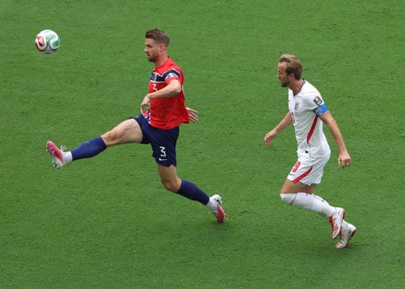 FIFA World Cup, WM, Weltmeisterschaft, Fussball 2026 quarterfinals - Norway vs England Kristoffer Ajer of Norway (L) and Harry Kane of England in action during the FIFA World Cup 2026 quarterfinals match Norway against England, in Miami, USA, 11 July 2026. MIAMI United States  Copyright: xCRISTOBALxHERRERA-ULASHKEVICHx